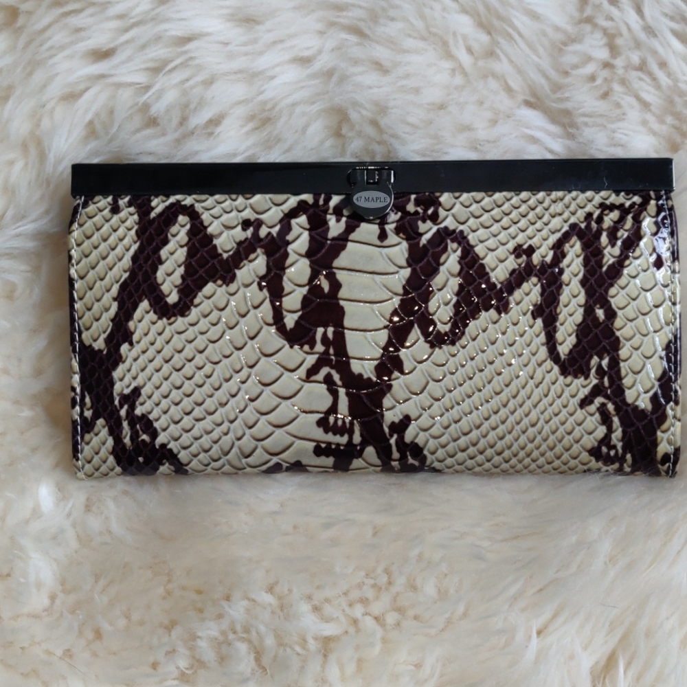 47 maple wallet
